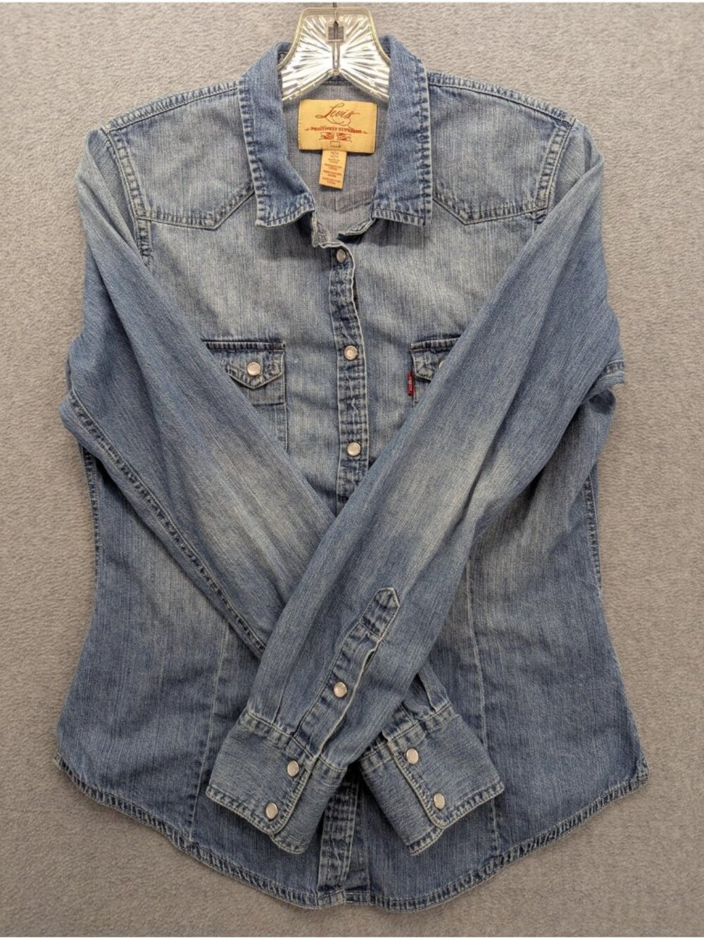 Levi's Shirt Womens Medium Blue Denim Western Pearl Snap Long Sleeve Fitted